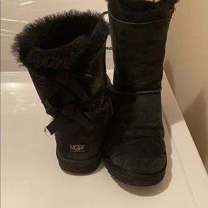 Black Bailey bow uggs
